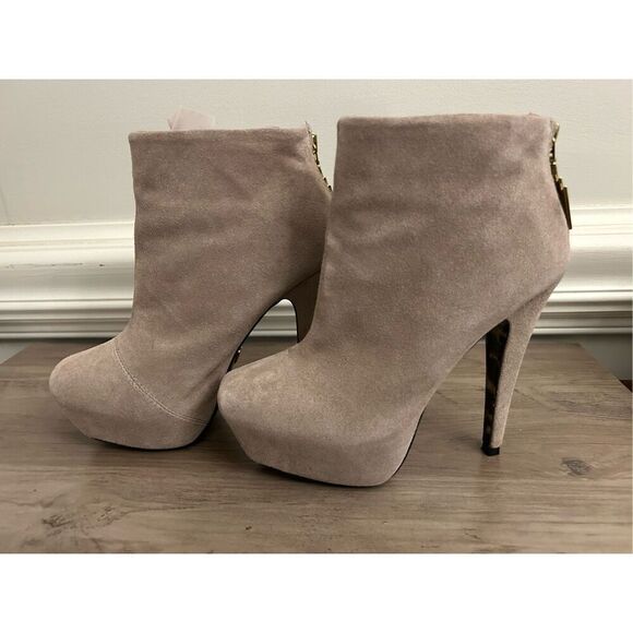 Betsy Johnson Thanee Booties Platform Taupe Suede 6.5M - Picture 1 of 13